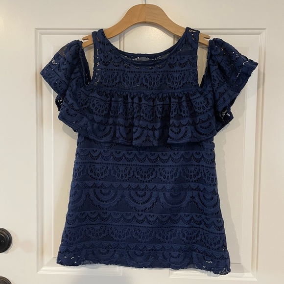 Lilly Pulitzer navy lace cold shoulder blouse XS - Picture 1 of 4